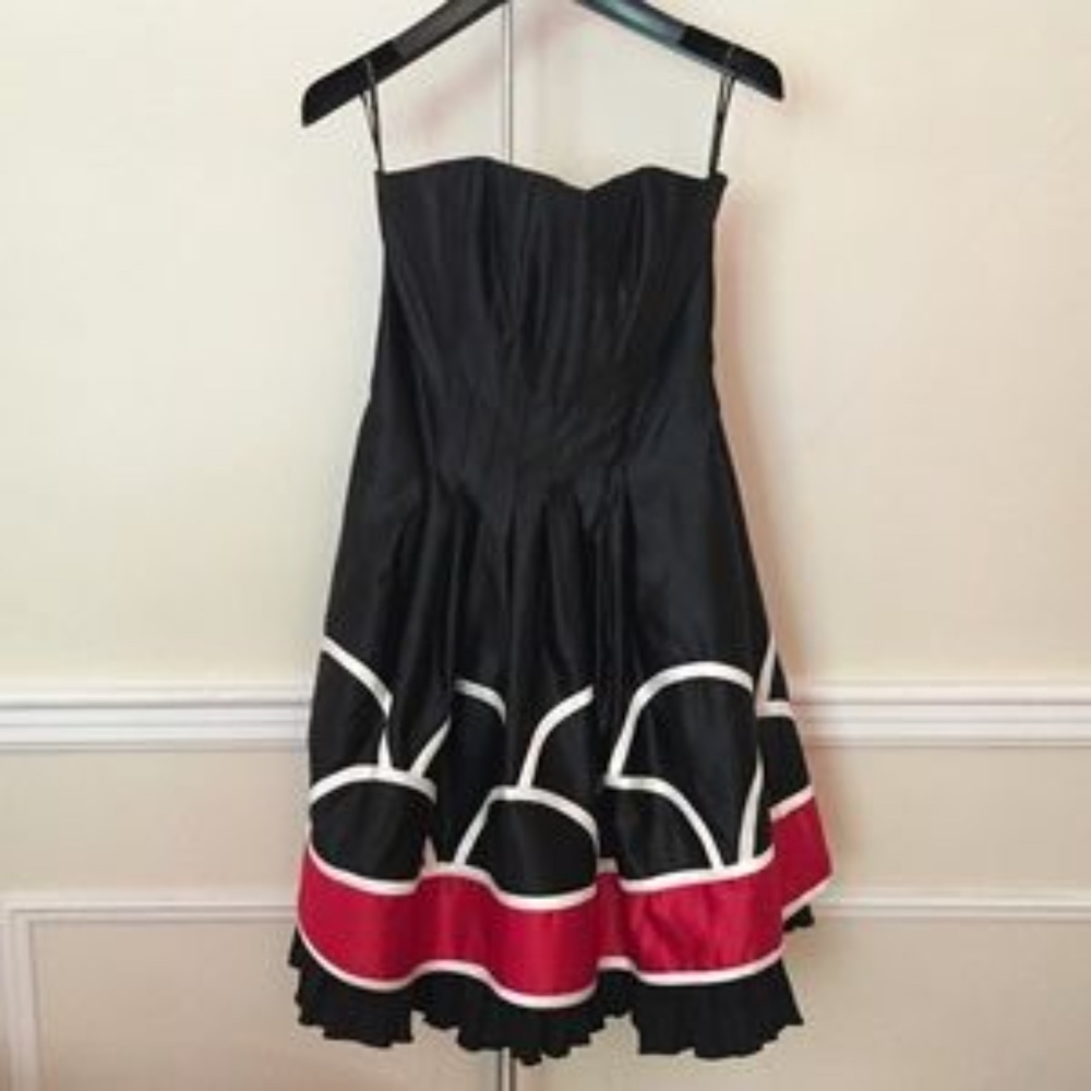 NWOT, pretty strapless dress .
